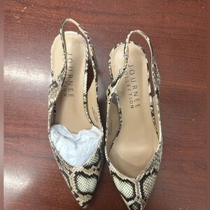 Journee Collection Snakeskin Pattern Slingback Heels WD
